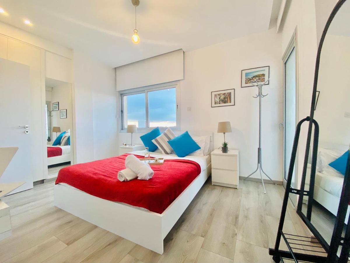 Panoramic Seaside Getaway, 2-Br Penthouse Apartamento Larnaca Exterior foto