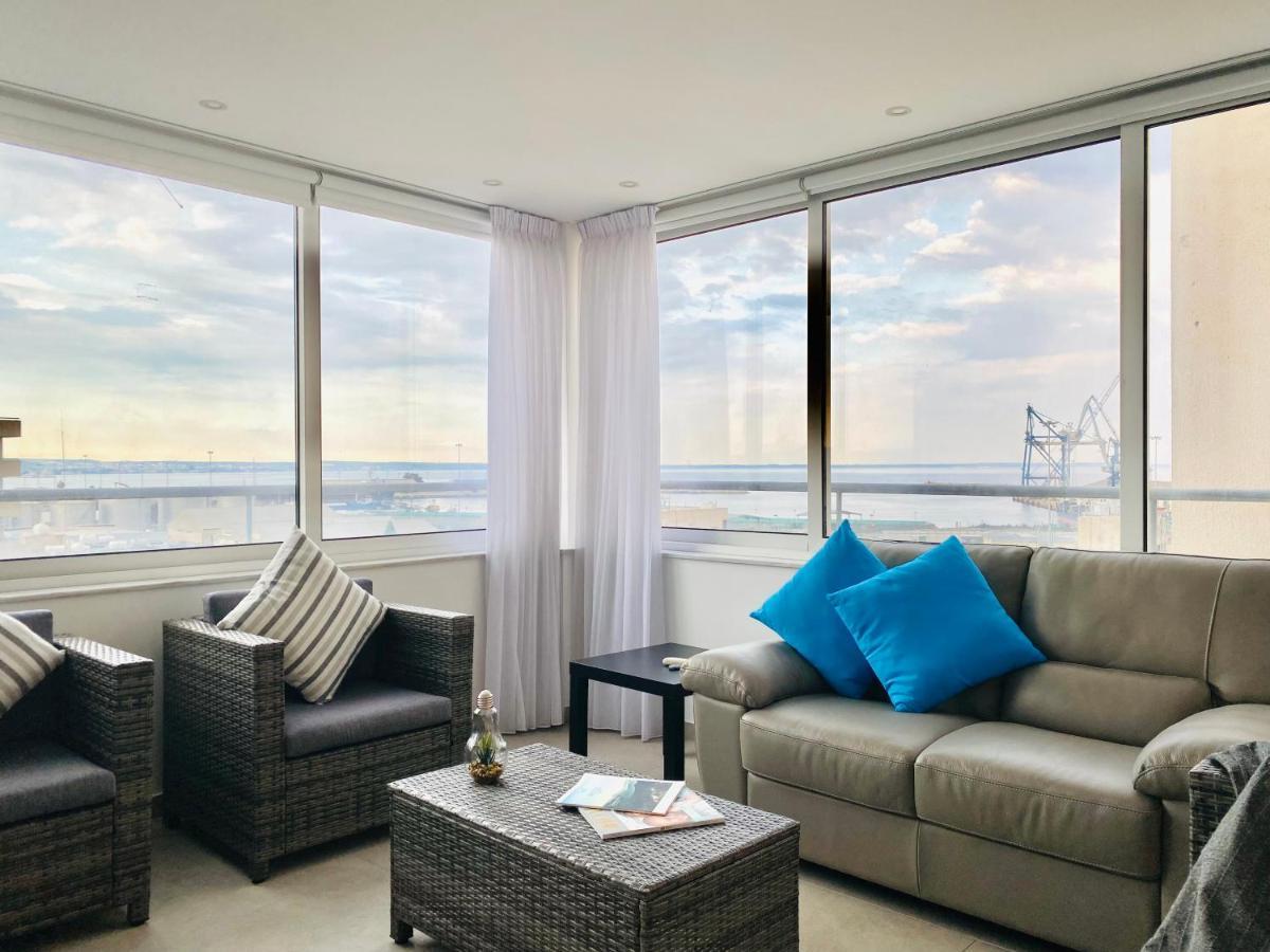 Panoramic Seaside Getaway, 2-Br Penthouse Apartamento Larnaca Exterior foto