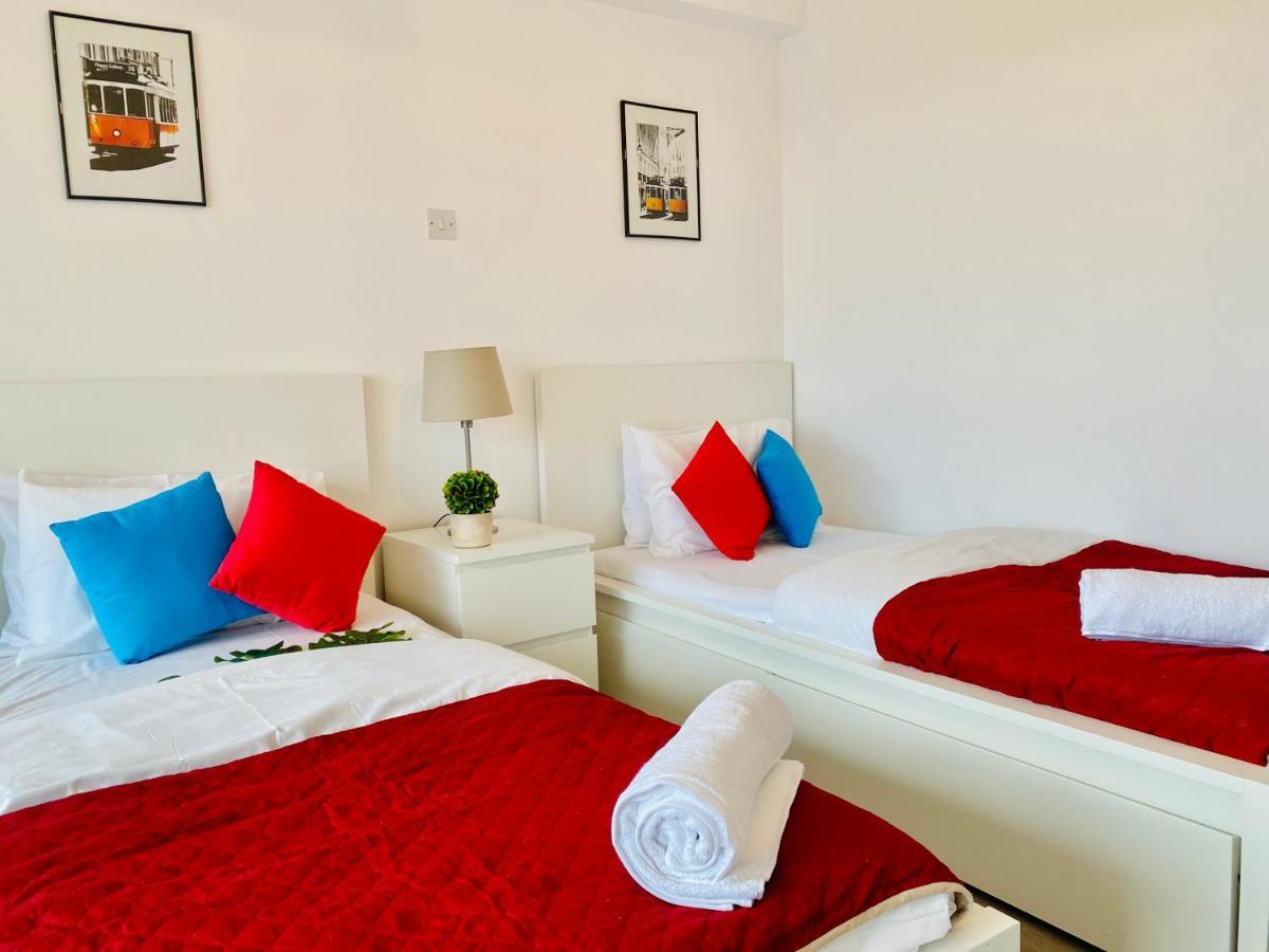 Panoramic Seaside Getaway, 2-Br Penthouse Apartamento Larnaca Exterior foto
